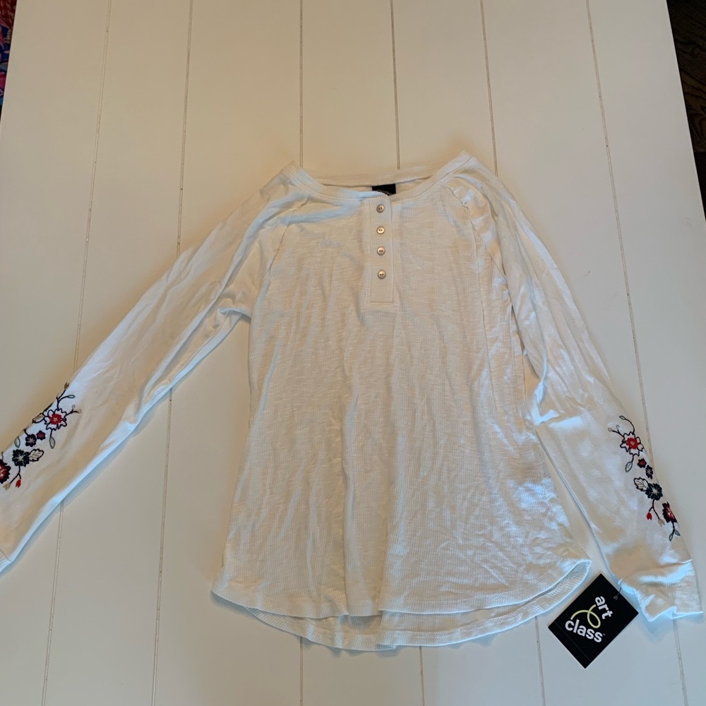 white art class shirt that has never been worn